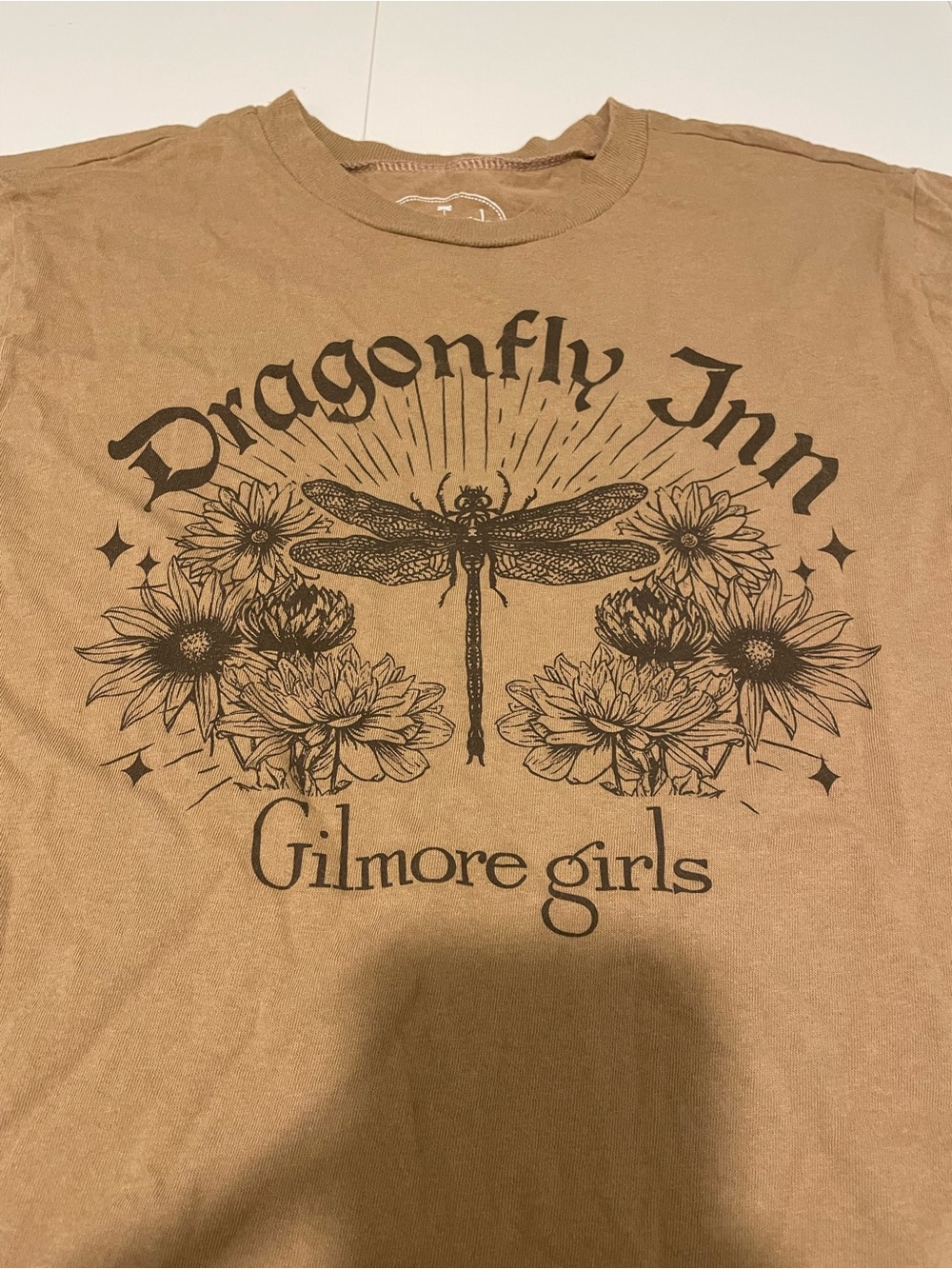 Gilmore Girls Brand Women's size Small Dragon Fly Inn Fitted Tee Stars Hollow